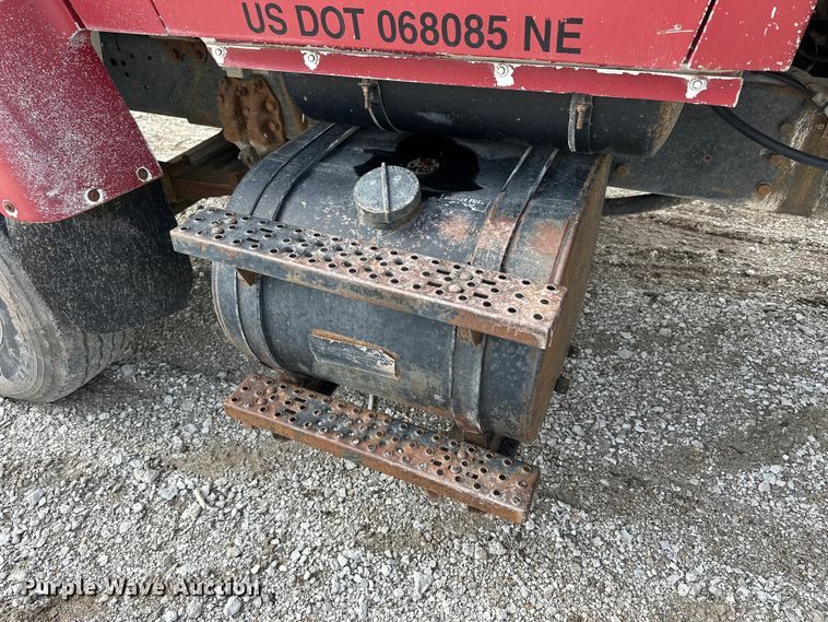 image for item OE9198 1991 Ford L8000 dump truck