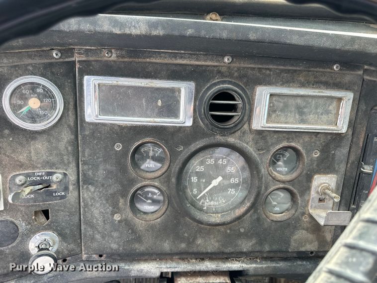 image for item OE9198 1991 Ford L8000 dump truck