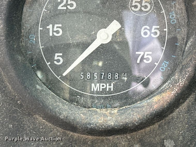 image for item OE9198 1991 Ford L8000 dump truck