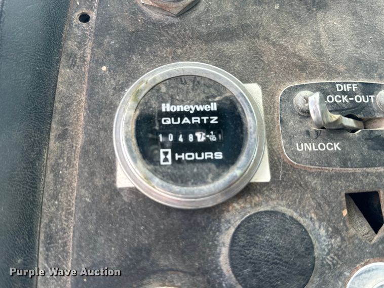 image for item OE9198 1991 Ford L8000 dump truck