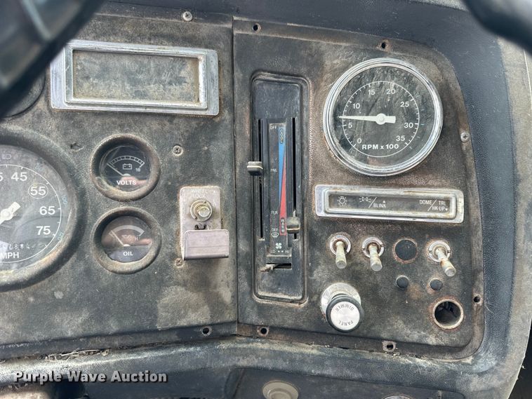 image for item OE9198 1991 Ford L8000 dump truck