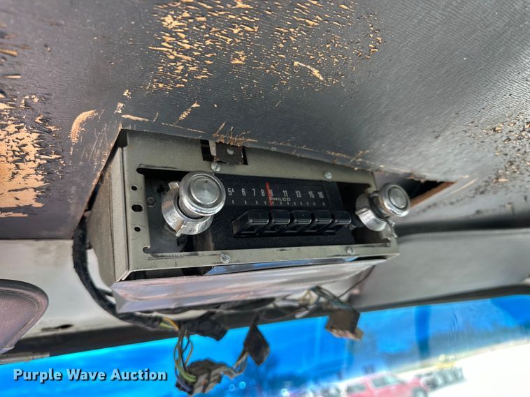 image for item OE9198 1991 Ford L8000 dump truck