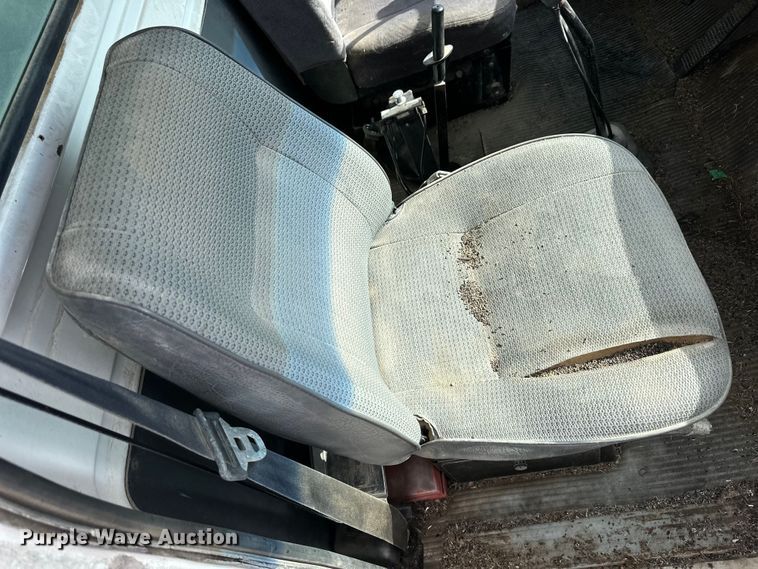 image for item OE9198 1991 Ford L8000 dump truck