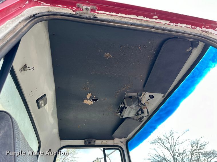 image for item OE9198 1991 Ford L8000 dump truck