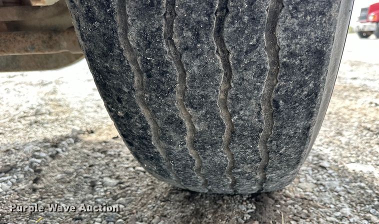 image for item OE9198 1991 Ford L8000 dump truck