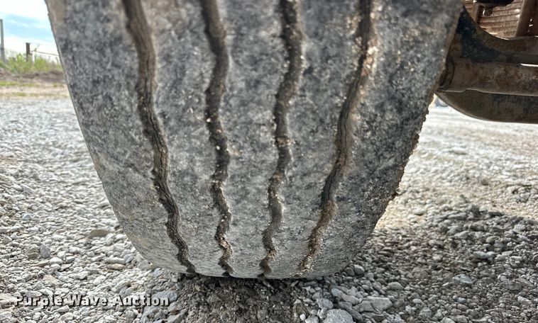 image for item OE9198 1991 Ford L8000 dump truck