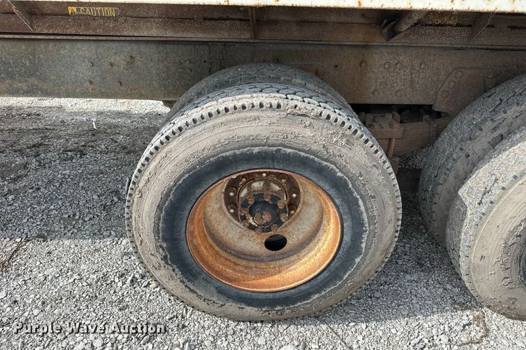 image for item OE9198 1991 Ford L8000 dump truck