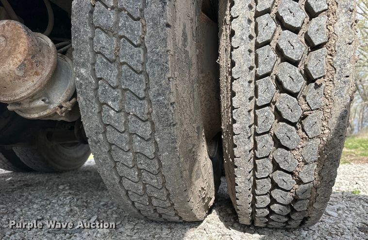 image for item OE9198 1991 Ford L8000 dump truck