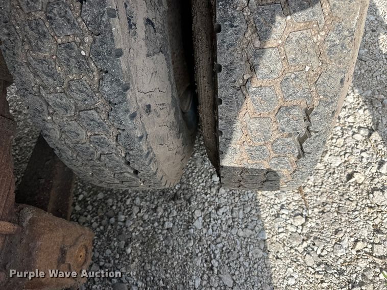 image for item OE9198 1991 Ford L8000 dump truck