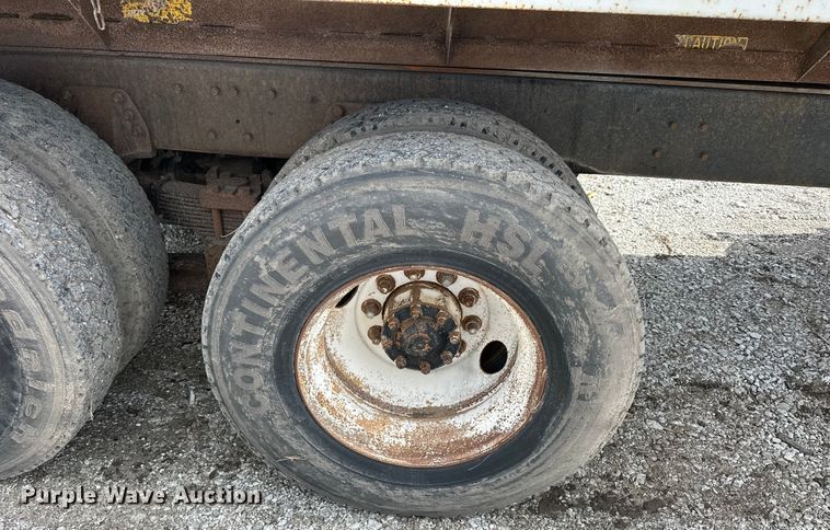 image for item OE9198 1991 Ford L8000 dump truck