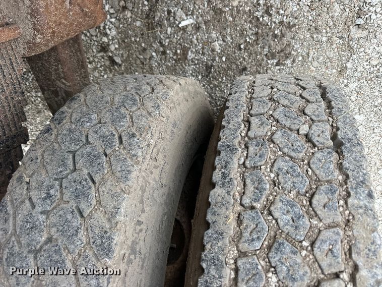 image for item OE9198 1991 Ford L8000 dump truck