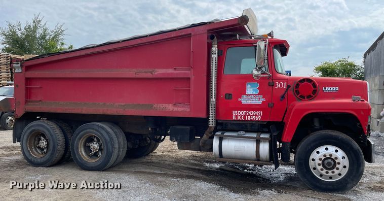 image for item OG9948 1994 Ford  L8000 dump truck