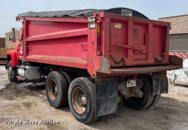 image for item OG9948 1994 Ford  L8000 dump truck