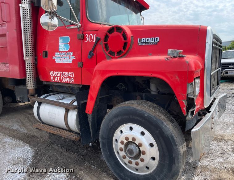 image for item OG9948 1994 Ford  L8000 dump truck