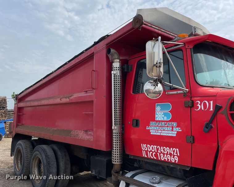 image for item OG9948 1994 Ford  L8000 dump truck