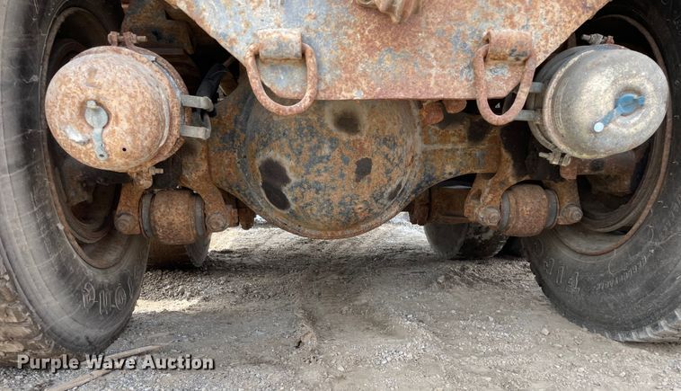 image for item OG9948 1994 Ford  L8000 dump truck