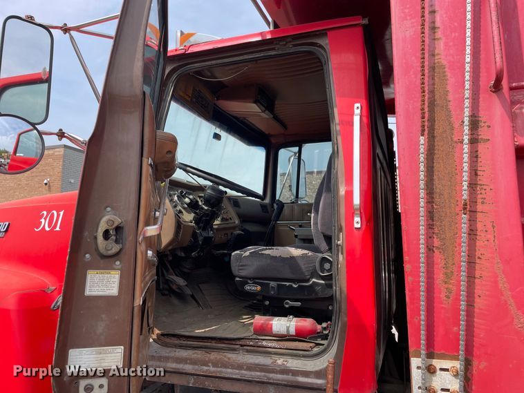 image for item OG9948 1994 Ford  L8000 dump truck