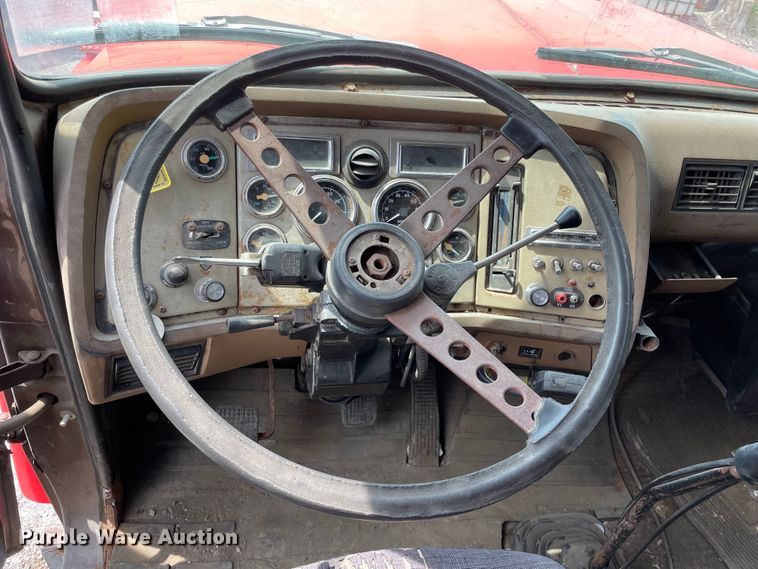 image for item OG9948 1994 Ford  L8000 dump truck