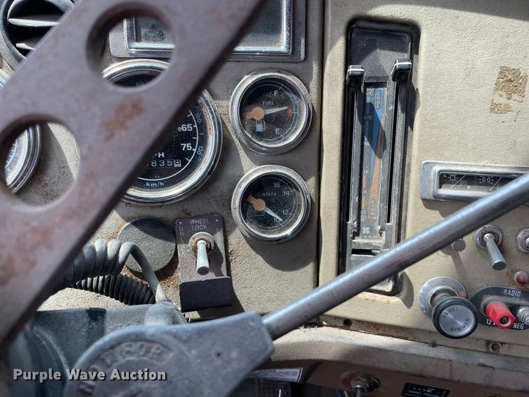 image for item OG9948 1994 Ford  L8000 dump truck