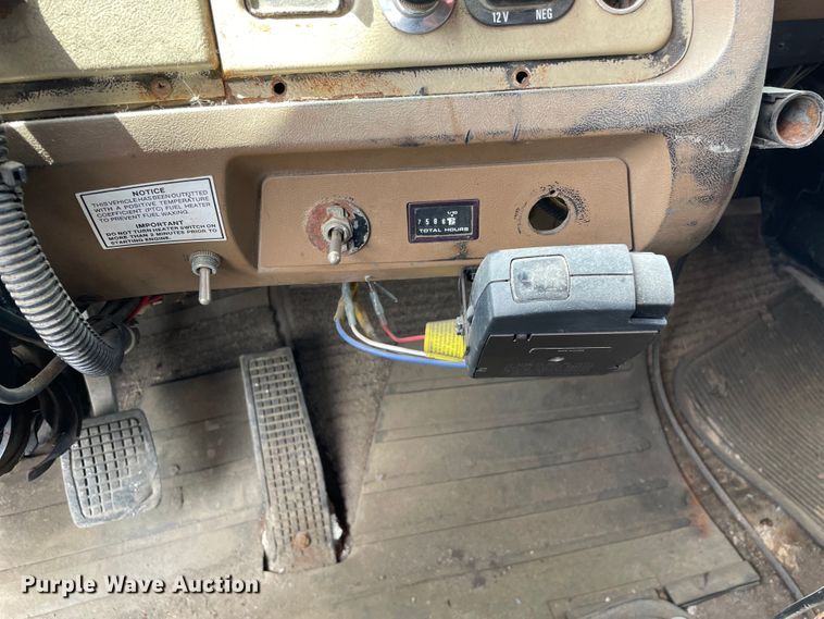 image for item OG9948 1994 Ford  L8000 dump truck