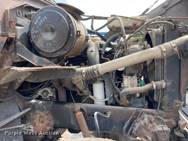 image for item OG9948 1994 Ford  L8000 dump truck