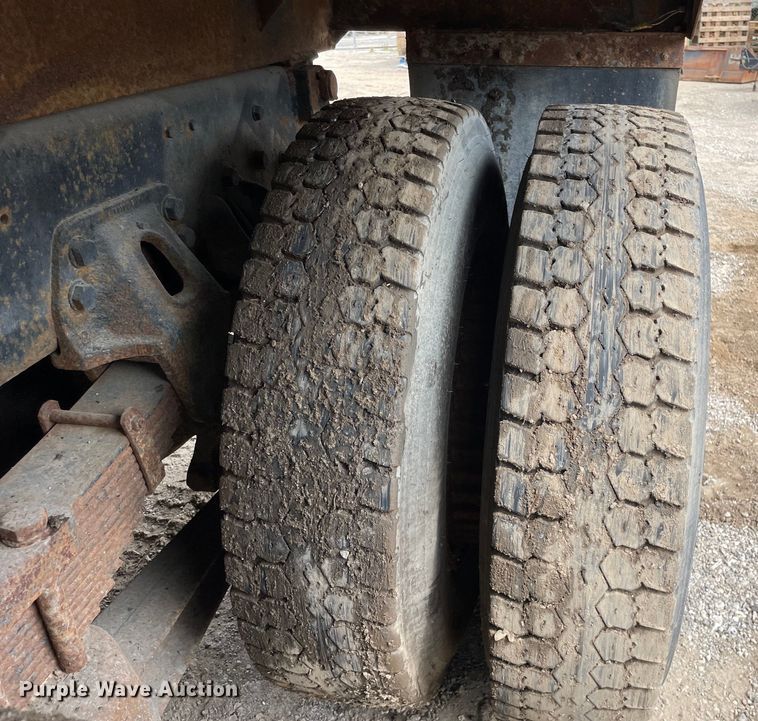 image for item OG9948 1994 Ford  L8000 dump truck