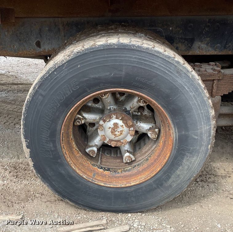 image for item OG9948 1994 Ford  L8000 dump truck