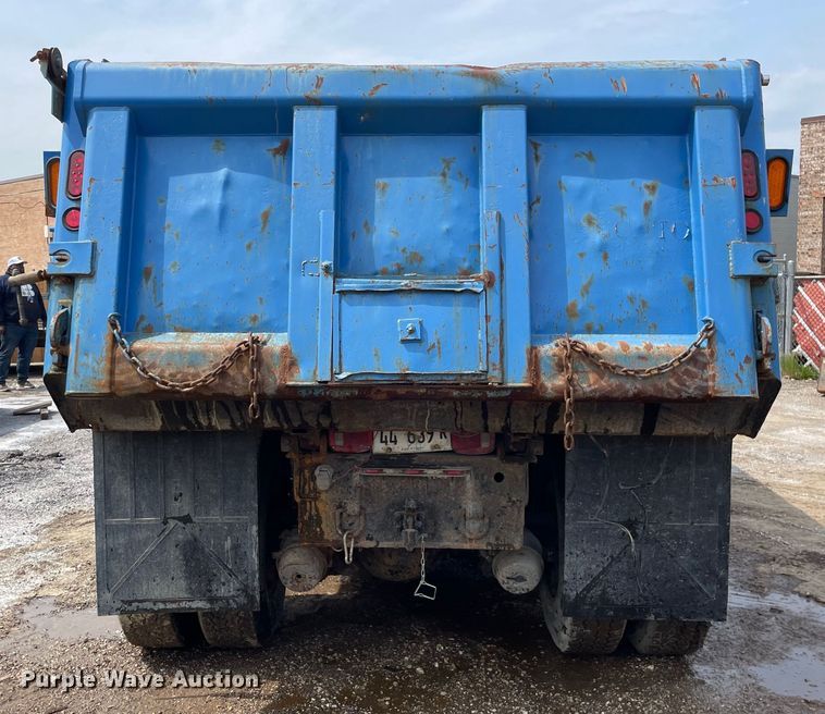 image for item OG9949 2001 International  2554 dump truck