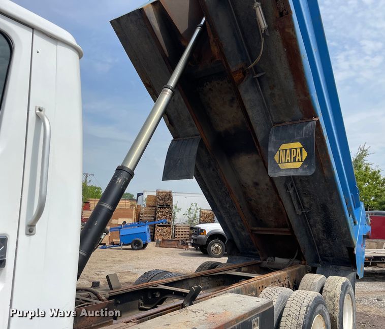 image for item OG9949 2001 International  2554 dump truck