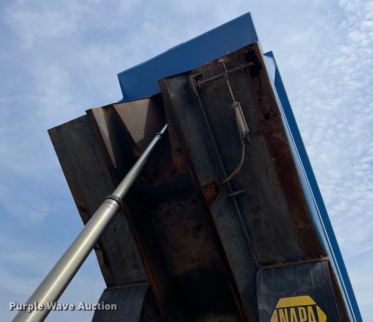 image for item OG9949 2001 International  2554 dump truck