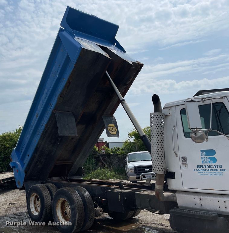 image for item OG9949 2001 International  2554 dump truck