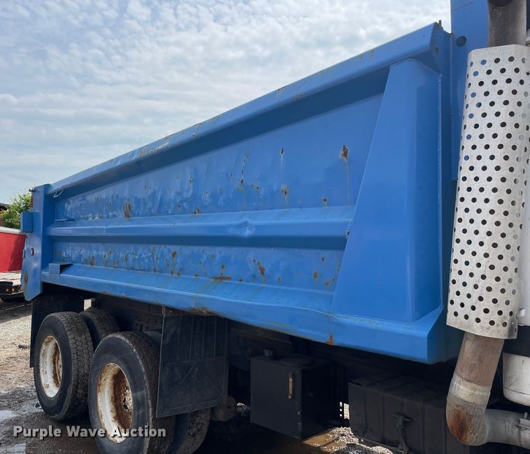 image for item OG9949 2001 International  2554 dump truck