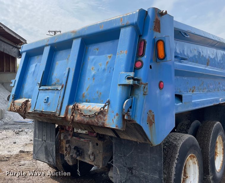 image for item OG9949 2001 International  2554 dump truck