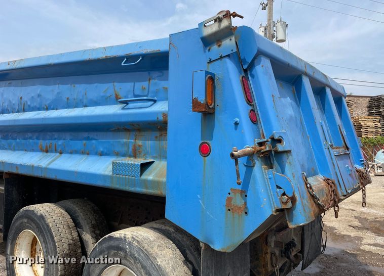 image for item OG9949 2001 International  2554 dump truck