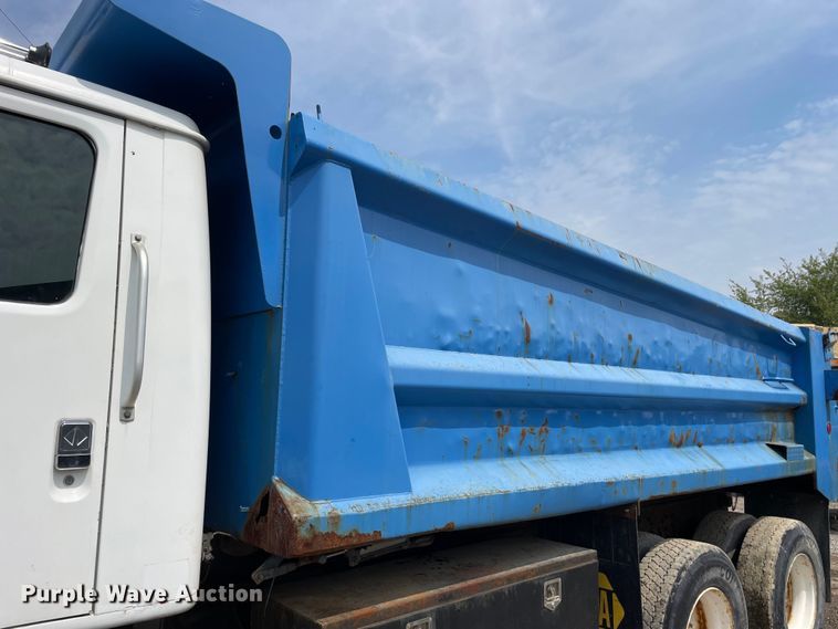 image for item OG9949 2001 International  2554 dump truck