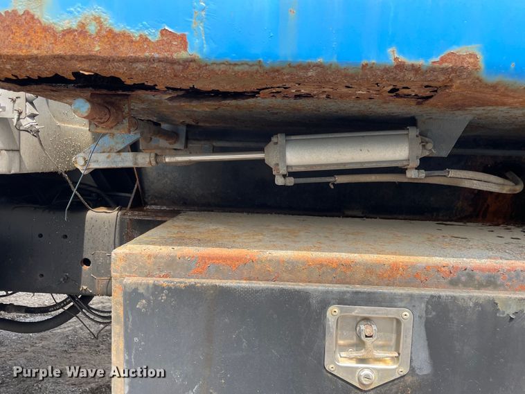 image for item OG9949 2001 International  2554 dump truck