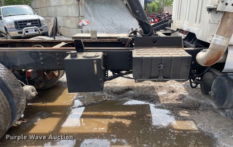 image for item OG9949 2001 International  2554 dump truck