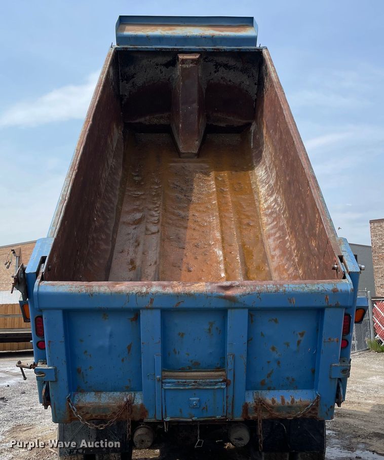 image for item OG9949 2001 International  2554 dump truck