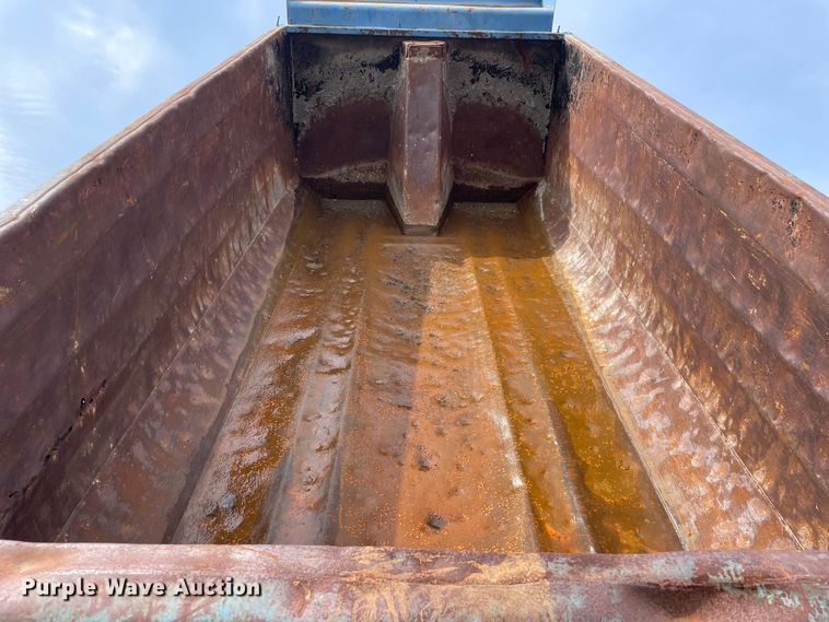 image for item OG9949 2001 International  2554 dump truck