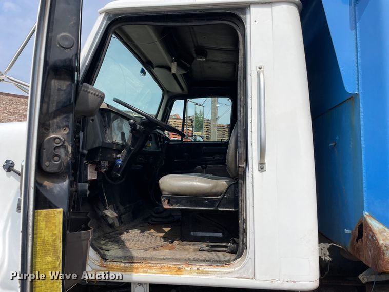 image for item OG9949 2001 International  2554 dump truck