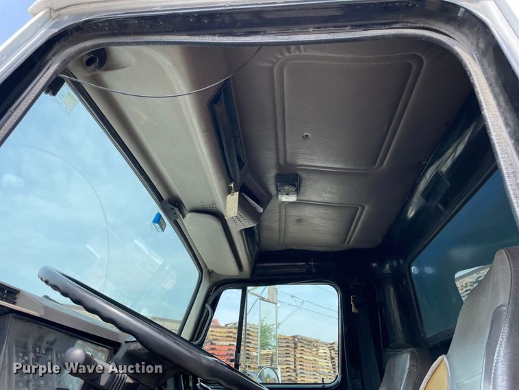 image for item OG9949 2001 International  2554 dump truck