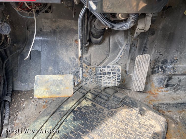 image for item OG9949 2001 International  2554 dump truck