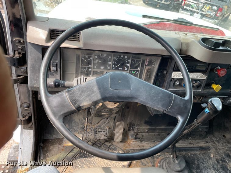 image for item OG9949 2001 International  2554 dump truck