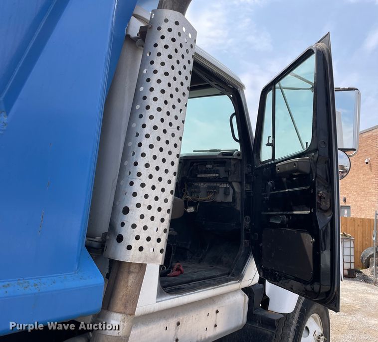 image for item OG9949 2001 International  2554 dump truck
