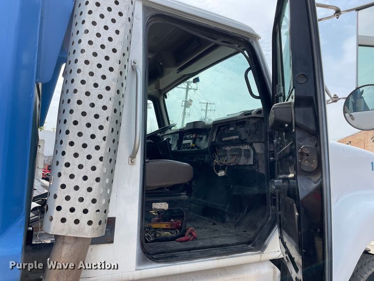 image for item OG9949 2001 International  2554 dump truck