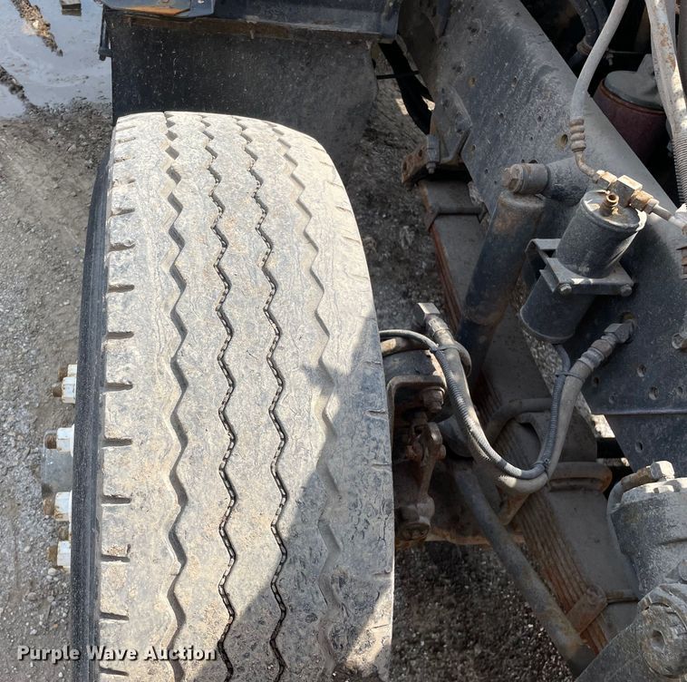 image for item OG9949 2001 International  2554 dump truck