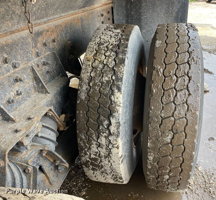 image for item OG9949 2001 International  2554 dump truck