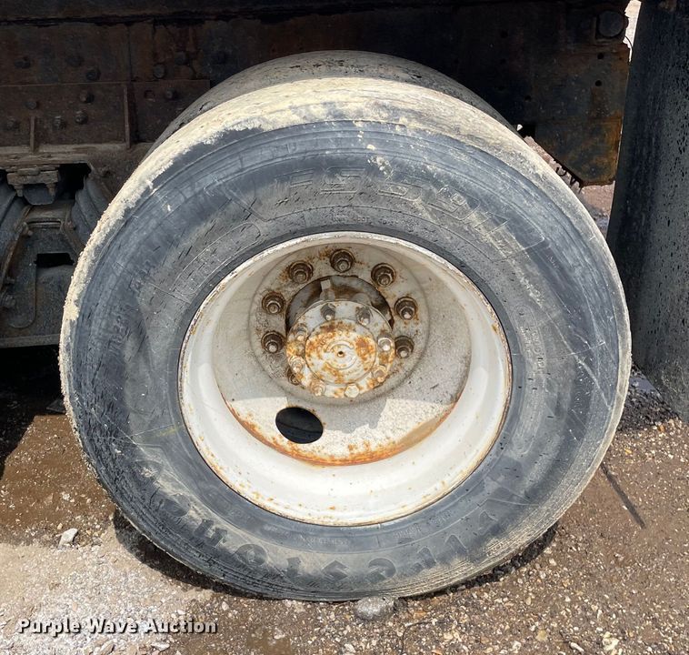 image for item OG9949 2001 International  2554 dump truck