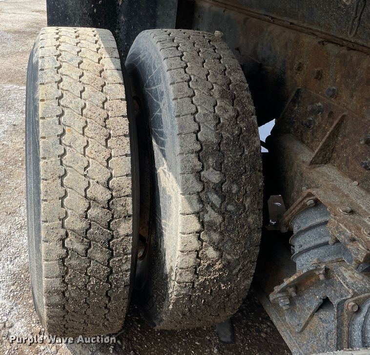 image for item OG9949 2001 International  2554 dump truck