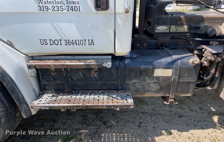 image for item OG9979 2000 Freightliner  FL80 roll-off container truck